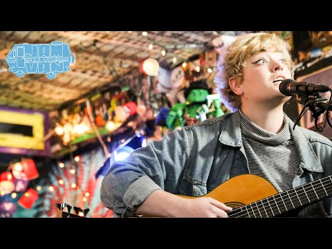 ADULT MOM - "Fullscreen" (Live at JITV HQ in Los Angeles, CA 2018) #JAMINTHEVAN