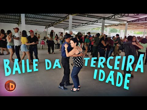 BAILE DA TERCEIRA IDADE - DANÇANDO FORRÓ NO BAILÃO DOS IRMÃOS DE MINAS (VANEIRA)