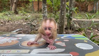 Selena Extremly Sad Cr-ying Loudly Angry Mom Put Her Down On Table