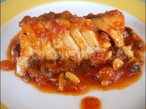Bacalao con pasas y piñones