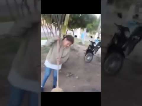 ¡Escándalo en San Felipe!: Filman a empleados de la comuna tomando mate y maquillándose #tucuman