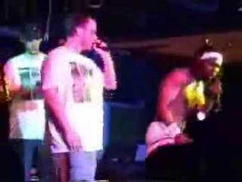 3EyedBanditz - Africa feat. Samira Dadashi (live im Volksgarten)