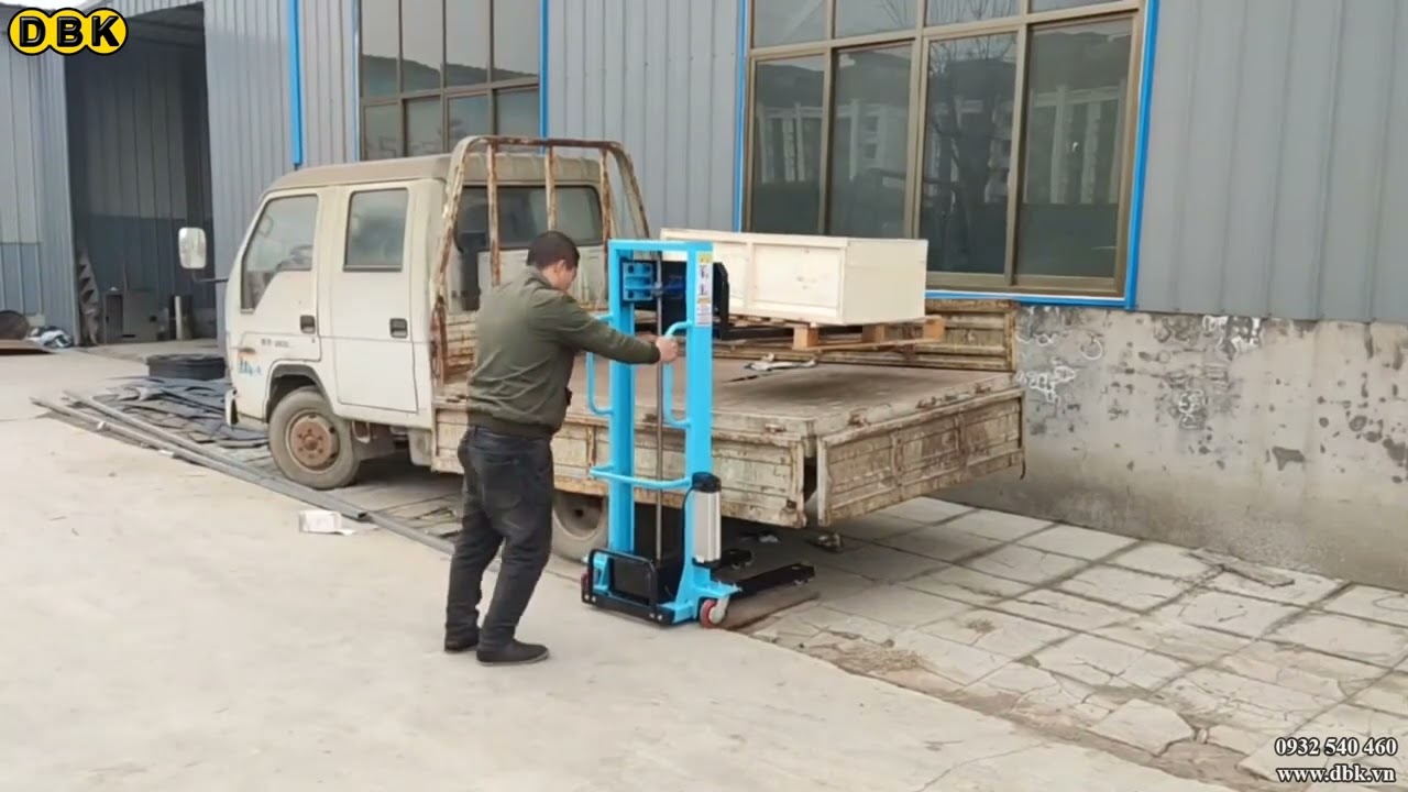 Video Xe nâng điện tự leo giá rẻ - Xe nâng điện tự leo 750kg - 1,3 mét