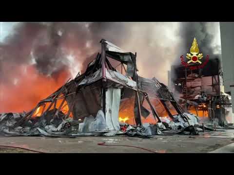 Firenze: incendio in una fabbrica