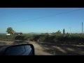 Виноградники Калифорнии по дороге в Форт Росс из окна автомобиля 