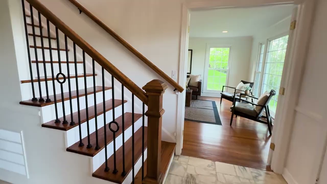 Double Porches, Balcony, Views from the hillside & Designer Upgrades in Forest Hills/Brentwood