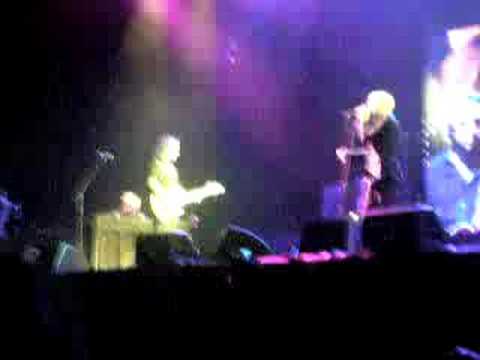 Video thumbnail for Perfect Circle (Live In Twickenham, August 30th, 2008)