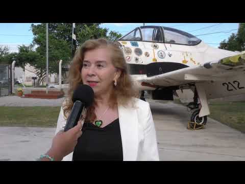 Izaron la bandera nacional donada por Aeropuertos Argentina en el hangar de la escuela Técnica Lotufo