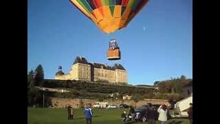 preview picture of video 'Montgolfière - Décollage au pied du Château de Hautefort -'