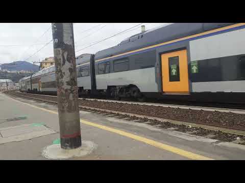 Transito a Genova Sampierdarena di un ETR521 Rock , Regionale Piacenza-Genova Brignole