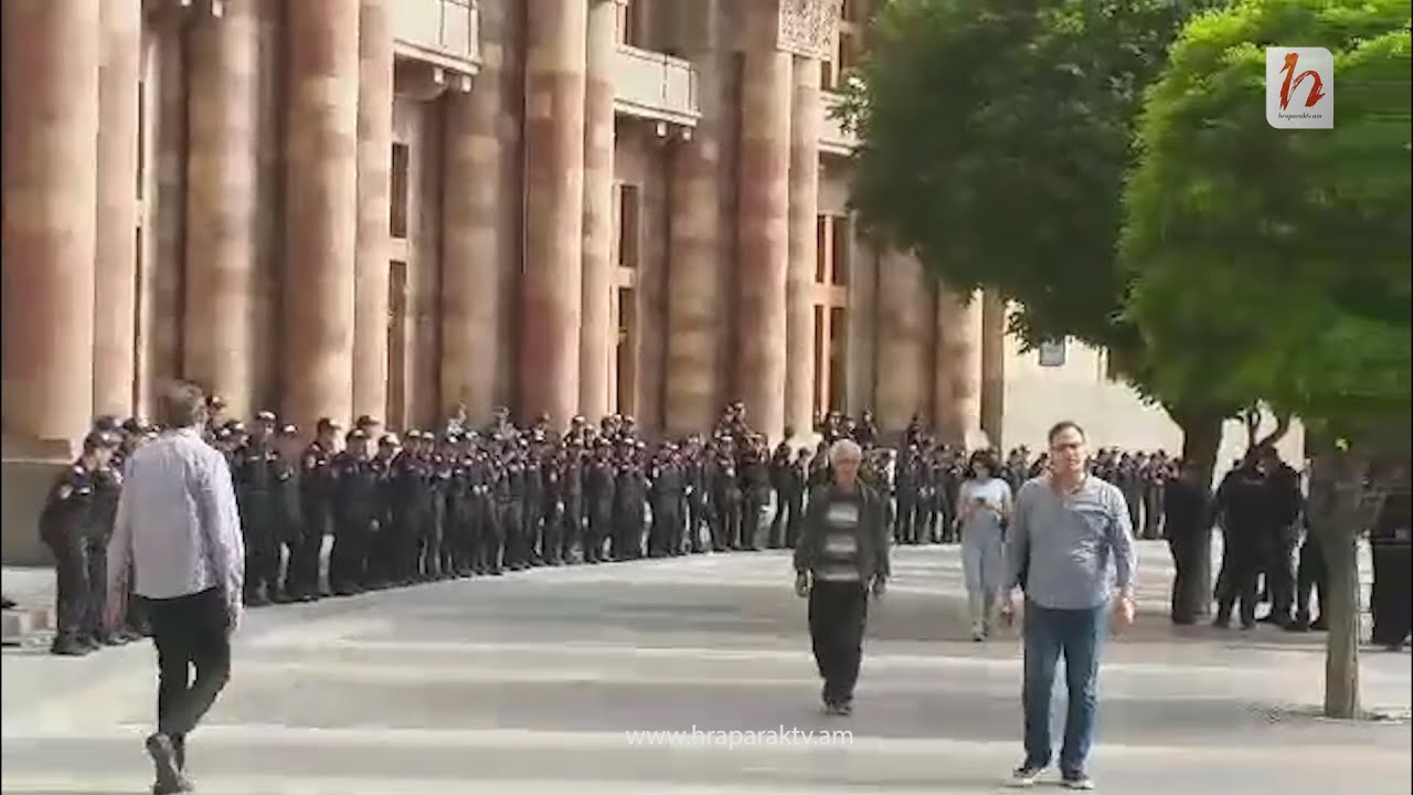 Ոստիկանությունը հսկայական ուժեր է կուտակել Կառավարության դիմաց