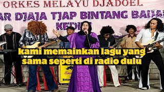 Download lagu Kami memainkan dangdut jadul apa adanya. Tak banyak berubah. Persis seperti di radio dulu mp3 Download lagu Kami memainkan dangdut jadul apa adanya. Tak banyak berubah. Persis seperti di radio dulu mp3