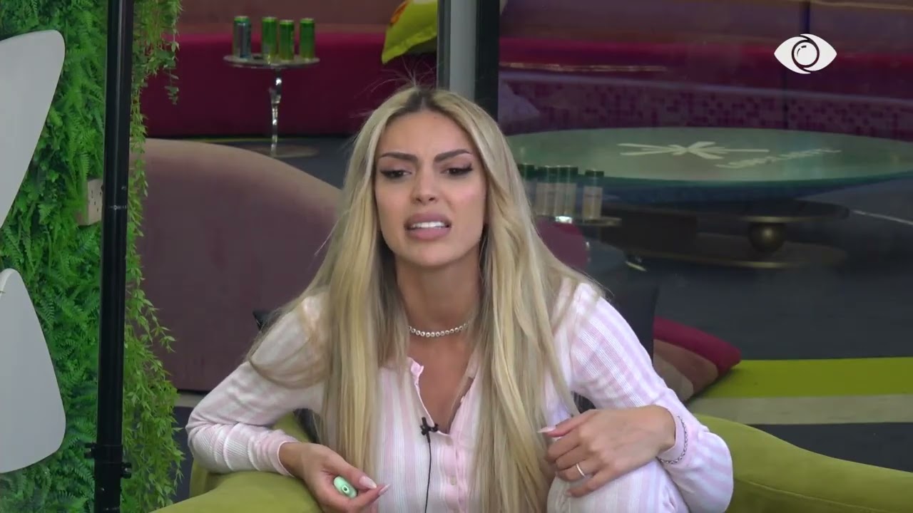 Vajzë e pavlerë/ Debat mes Brikenës dhe Juelës