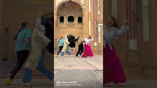 Download lagu Pura London thumakda 🤣 mp3