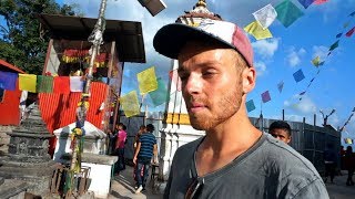 A TRAVELLER WALKS AROUND KATHMANDU, NEPAL 🇳🇵