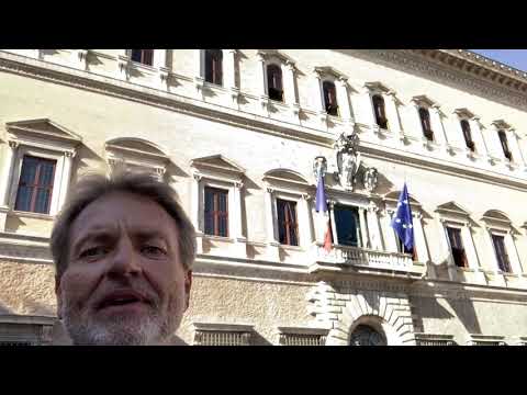 Palazzo Farnese.... almost. :) High Renaissance palaces!! - Rome Italy - ECTV