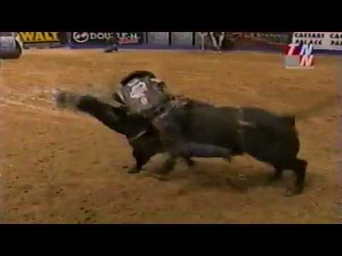 PBR 2001: Say La Vee steps on Justin McBride