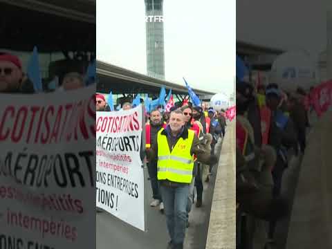 Grève du 7 mars: rassemblement de manifestants dans de nombreuses villes