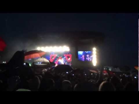 Rihanna - Umbrella (Wireless Festival 2012)