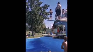 [問卦] 肥宅跳瀑布的樣子會很帥嗎？