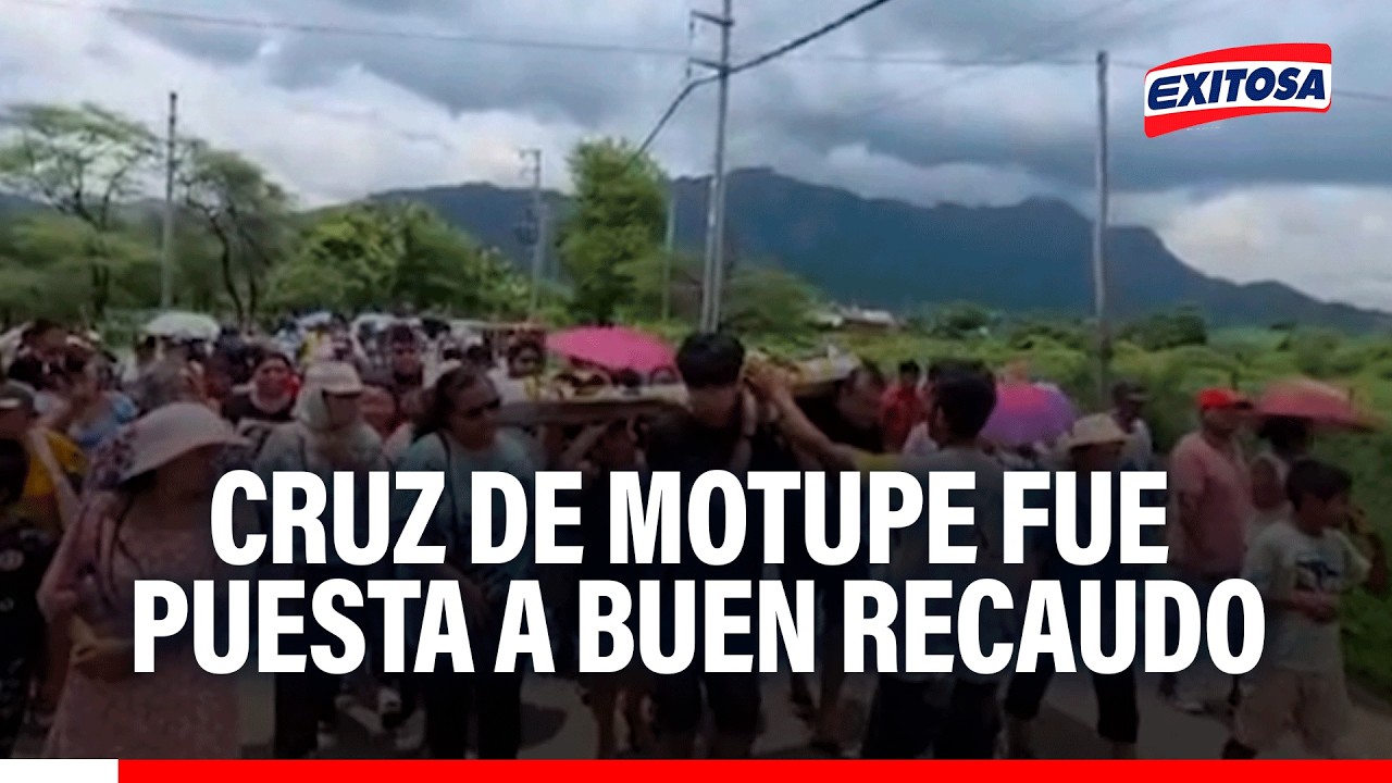 🔴🔵 Cruz de Motupe fue descendida del cerro Chacón y llevada a su capilla ante fuertes lluvias