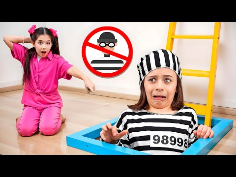 Eva and Friends are Alone Home. Escape Adventures for Kids