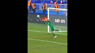 Donnarumma makes it hard for France to score 😳