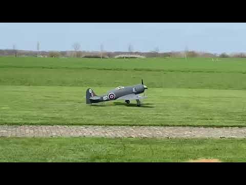 Erstflug Sea Fury 1:4 ; 2,88m Spannweite ; 250 Moki