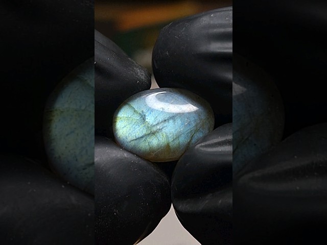 حجر الطاؤوس الطبيعي موثق ومفحوص بشهادة مختبر