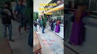 Download lagu Pengamen kena mental sama goyangan ibu ibu pembeli emas.🤣 mp3 Download lagu Pengamen kena mental sama goyangan ibu ibu pembeli emas.🤣 mp3