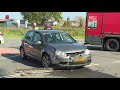 Twee auto's botsen op elkaar: Visarenddreef afgesloten