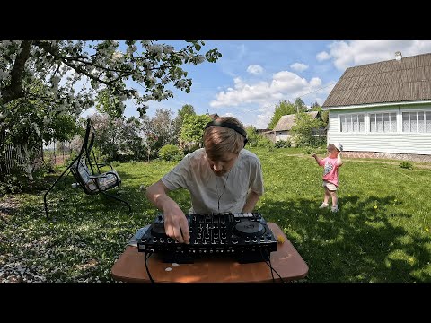 Сельский Радиокружок. Выпуск 7. dj etee. Synthwave/Space/Cosmic Disco mix on the village garden.