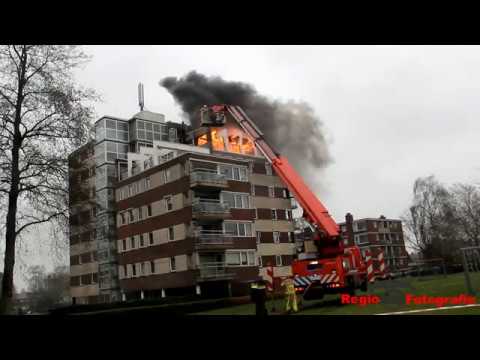Zeer grote brand in flatwoning Abraham Kuyperstraat Apeldoorn.