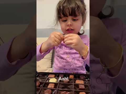 Godiva chocolate review #chocolate #godiva #review #unboxing #desert #eating #chocolateasmr #asmr
