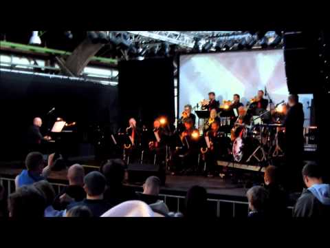 Aarhus Jazz Orchestra feat  Emil De Waal + Spejderrobot
