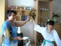 Бабушка и внучка поют частушку))) 