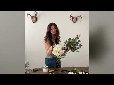 , title : 'DIY Bridal Bouquet with Faux Flowers | How I made a faux floral bridal bouquet for a Summer Wedding'