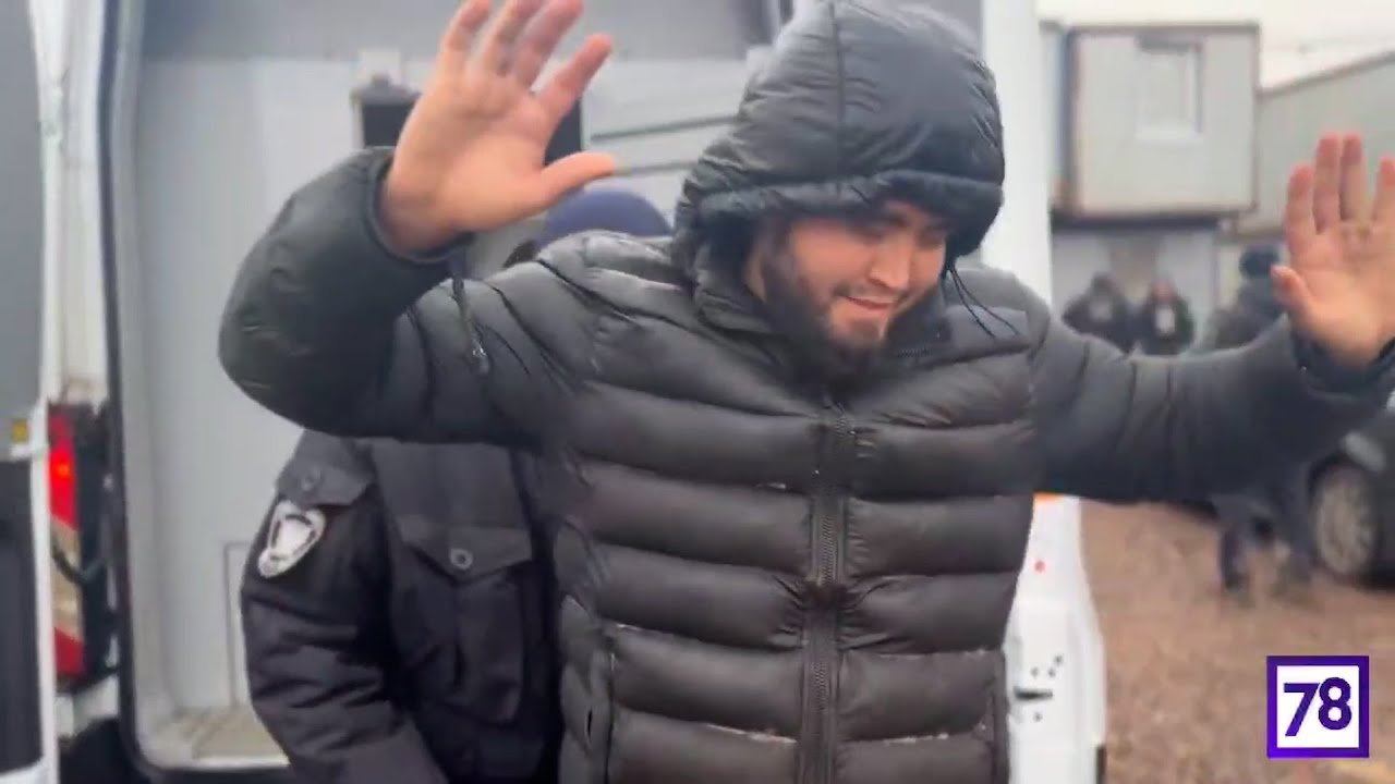 Шикори муҳоҷирон бо сагҳои бӯйгир дар ҷангалҳои вилояти Ленинград