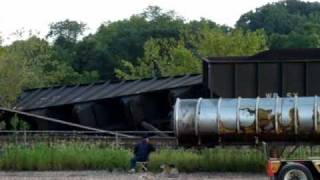 preview picture of video 'BNSF Train Derailment in Melrose, IA 8/3/10'