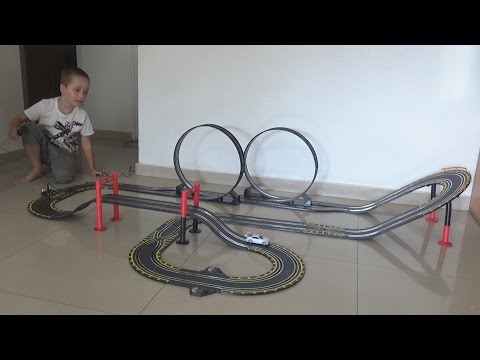 Собираем огроменный гоночный трек с Даником. Building up huge raceway with Danik.