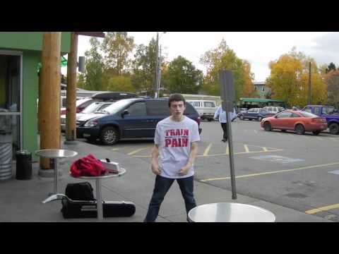 Dança break no mercado municipal de New Sagaya