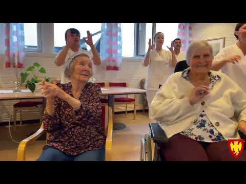 Sykehjemmene Moen og Jotunhaugen danser Blime-dansen 2022