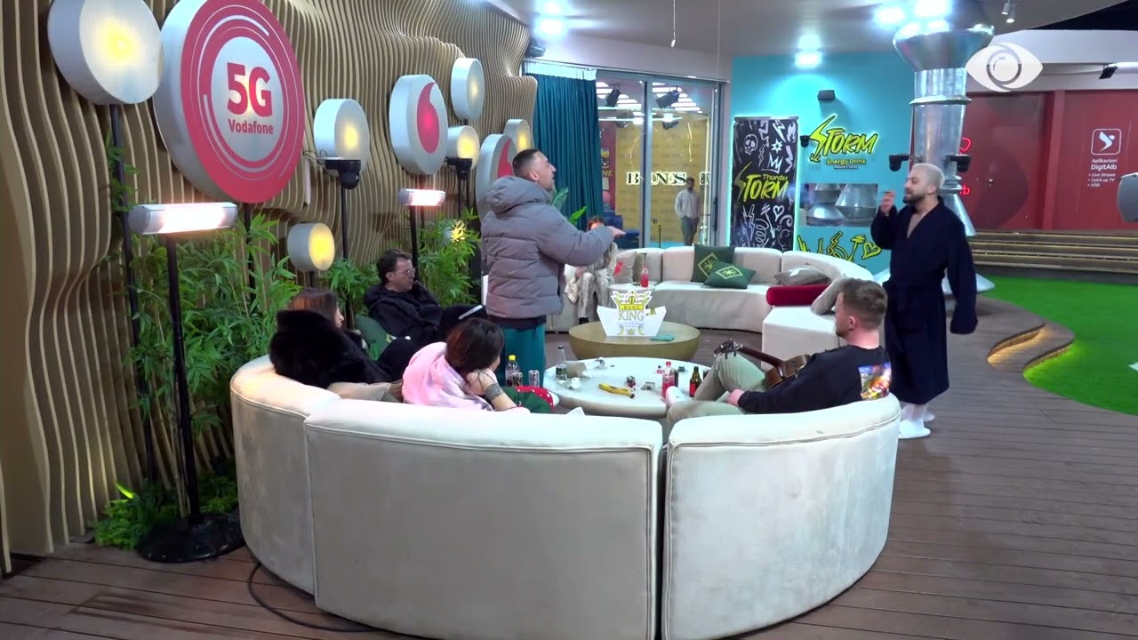 “O lopçar, ke shpirtin e keq”/ G Bani-Gjestit: O fans, shko me grupin tënd, mos rri me ne!