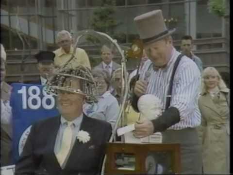 Willard Scott gets a Phrenology Reading