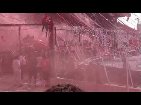 "Independiente Vs Racing 2012 Impresionante salida a la cancha del Rojo" Barra: La Barra del Rojo • Club: Independiente