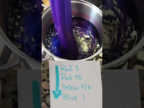 What is Color Breaking? (Dyeing Yarn with Food Coloring; Breaking Wilton's Violet)