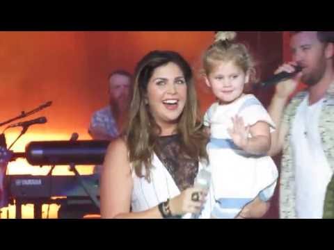Lady Antebellum's Hillary Scott with 3yr old daughter Eisele Kay on stage - Kettering, Ohio - 080716