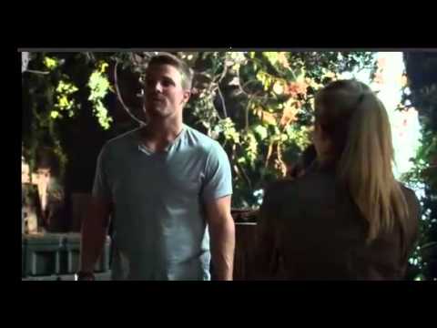 Arrow Season 2x01 - Diggle and Felicity convince Oliver to return home