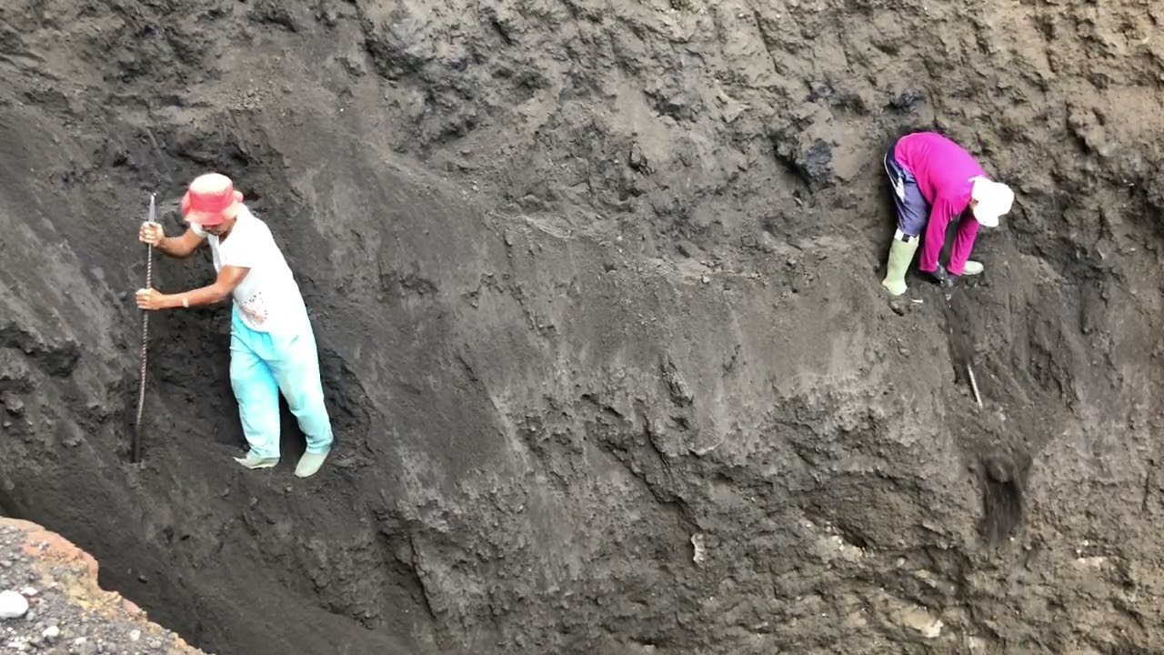 teamwork of miners mining and digging sand without safety ropes !