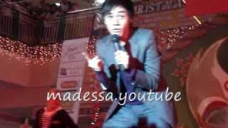 Sam Concepcion sings Kung Fu Fighting @ Festival Mall